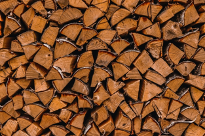 photo de bois coupé en bûches, utilisé pour le chauffage